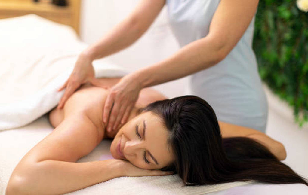 Gestaltung des Massageumfelds für eine ruhige und stressfreie Atmosphäre