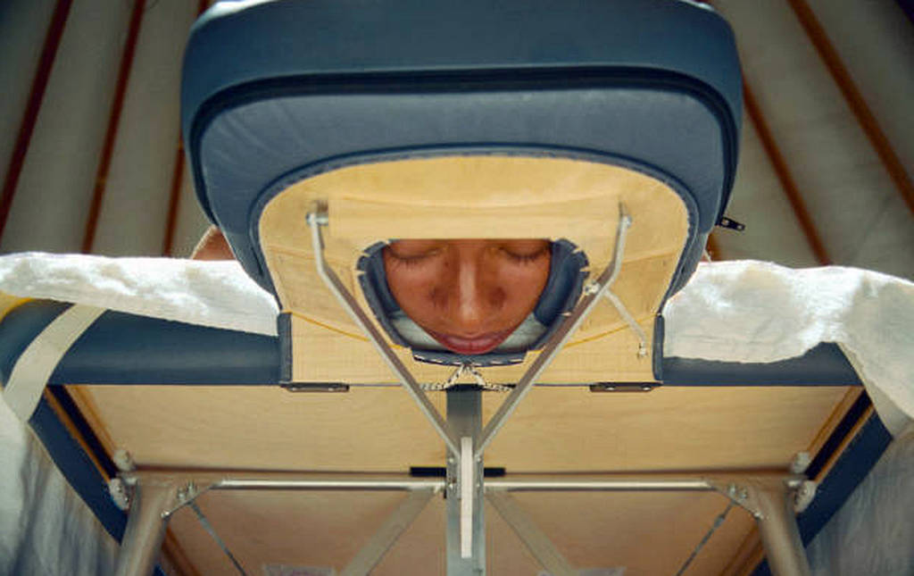 Vergleich zwischen professioneller Massage und Selbstmassage bezüglich der Hormonbalance